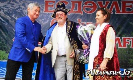 Ұлықбек Есдәулет 60 жасқа толып отыр